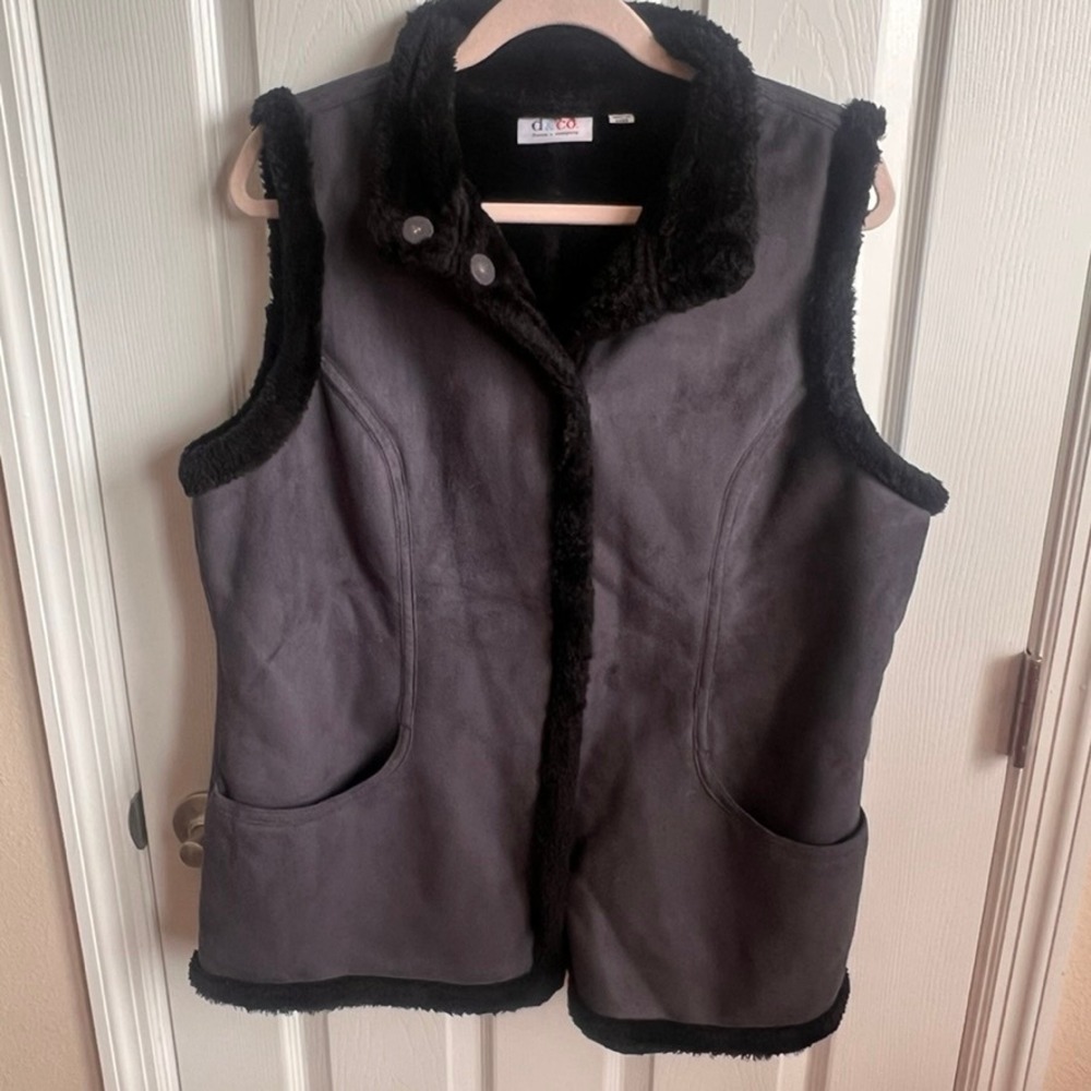 Denim & Co Faux Suede Vest Sleeveless Pockets‎ Sherpa Trim Gray Medium
